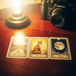 Trouw zijn aan jezelf, Lenormand waarzegkaarten de Weg, de Vos en de Maan als levenslessen.